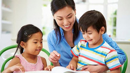 Tập cho trẻ làm quen với chữ cái