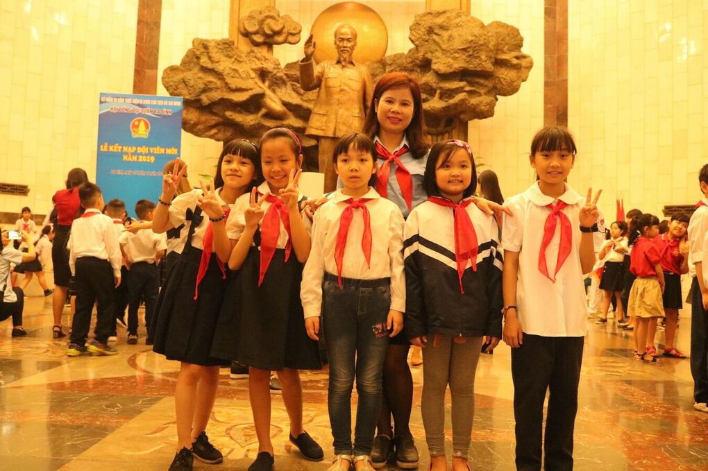 LỄ KẾT NẠP ĐỘI VIÊN CHO HỌC SINH TẠI BẢO TÀNG HỒ CHÍ MINH
