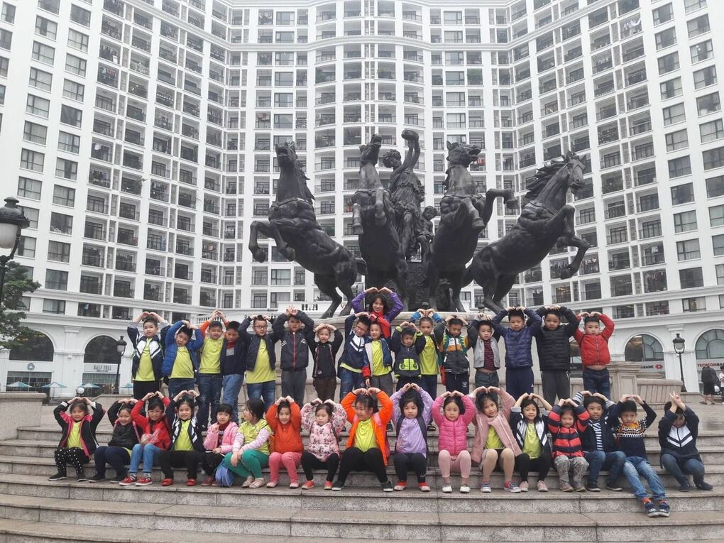 Một ngày trải nghiệm thực tế tại Royal City của học sinh trường Tiểu học Nguyễn Bá Ngọc