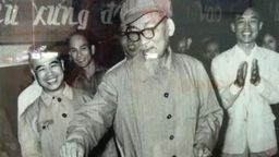 Tấm thẻ cử tri đầu tiên và chuyện Bác Hồ đi bầu cử