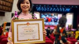 Cô giáo Hà Nội chia sẻ sáng kiến thay bản kiểm điểm bằng "hợp đồng"