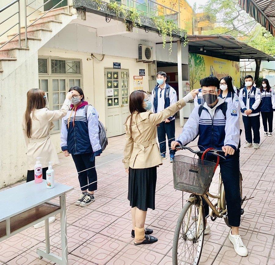 Hà Nội: Những học sinh khối 12 không đến trường vẫn được đảm bảo quyền lợi học tập