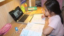Học sinh Hà Nội học trực tuyến từ 6-9, đảm bảo có đủ sách giáo khoa trước khai giảng