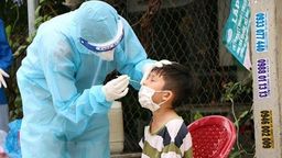 Bác sĩ Nhi khoa lưu ý khi chăm sóc trẻ mắc COVID-19 tại nhà