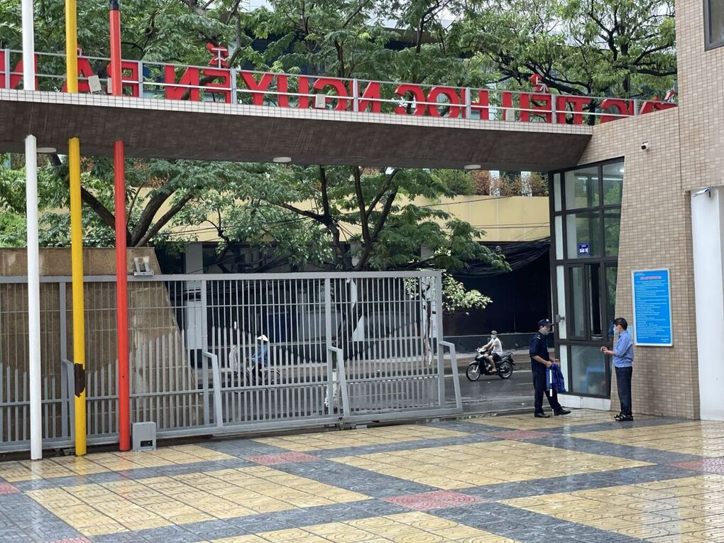 Trường Tiểu học Nguyễn Bá Ngọc - Điểm chờ an toàn cho phụ huynh trong kì thi tuyển sinh vào lớp 10 công lập năm học 2021 - 2022