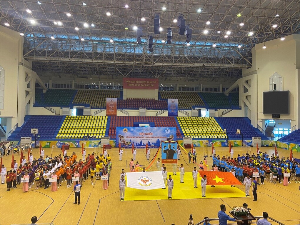 Cô giáo Nhâm Thị Quỳnh giành huy chương Vàng môn cầu lông tại Hội khỏe cán bộ viên chức lao động Thủ đô