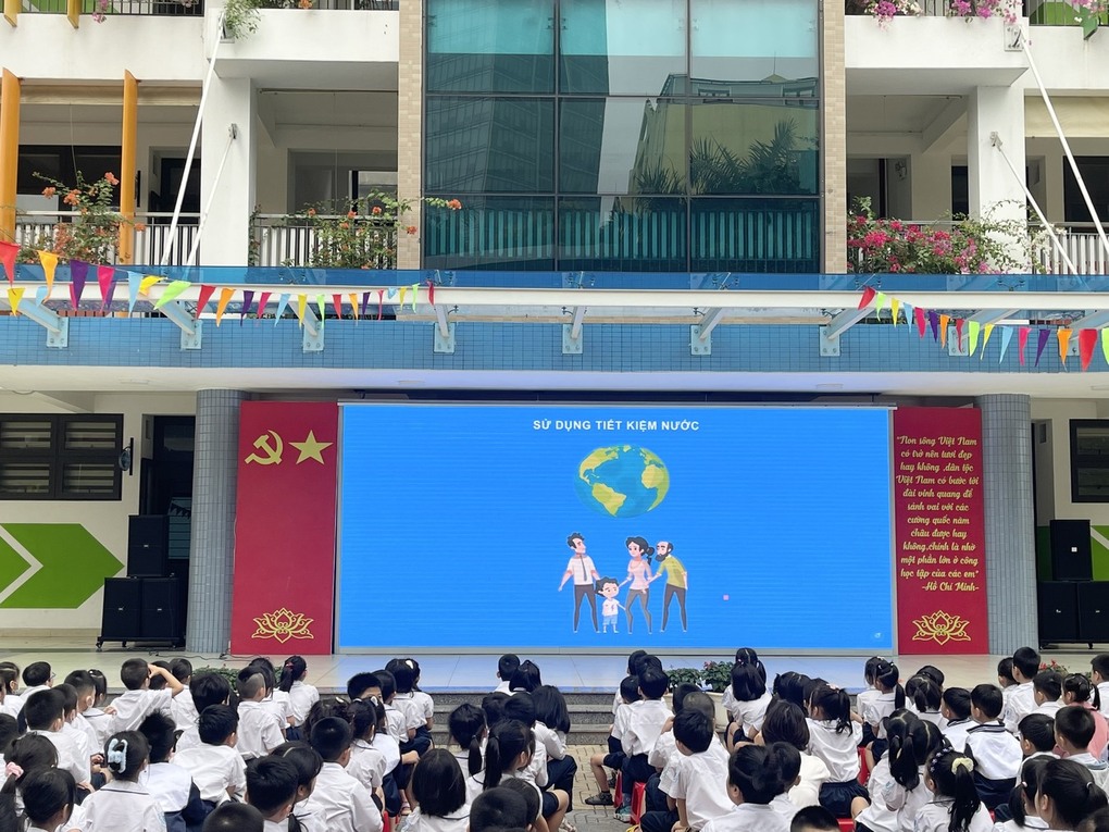 Trường Tiểu học Nguyễn Bá Ngọc sinh hoạt dưới cờ với chủ điểm: “Tiết kiệm nguồn nước”