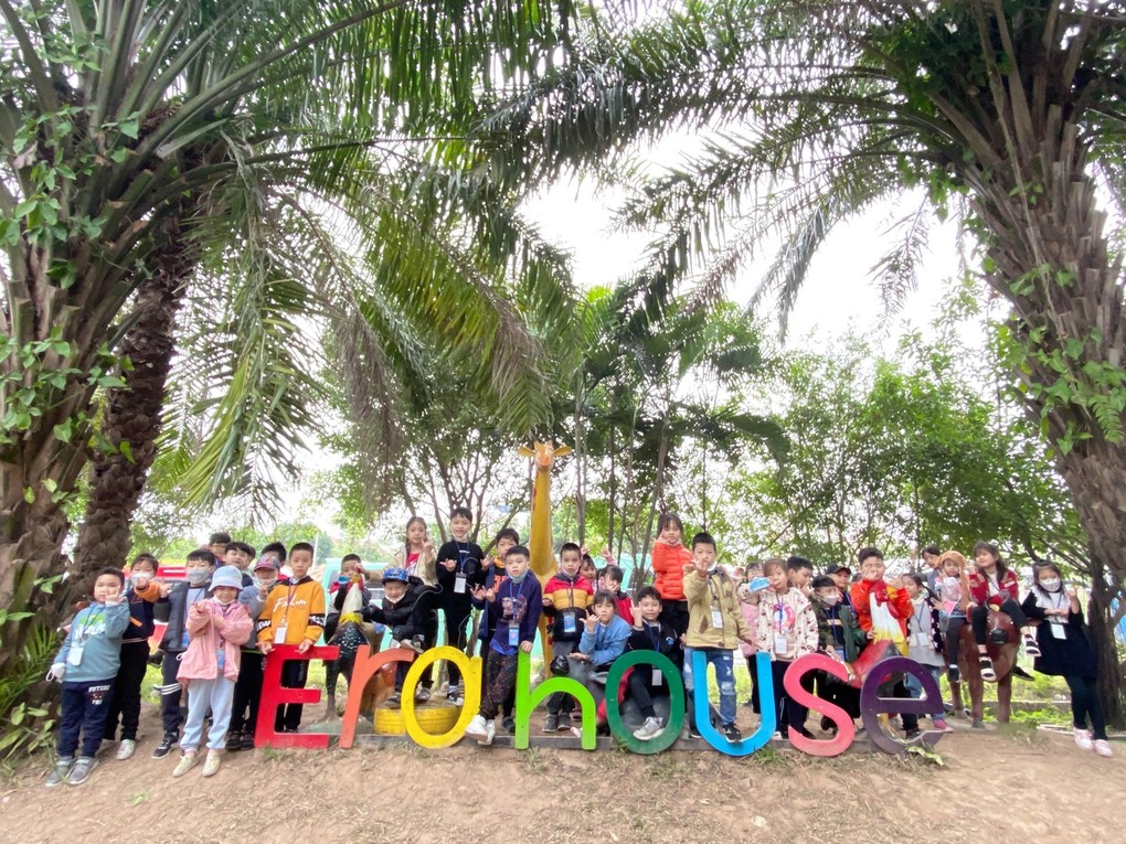 Học sinh trường Tiểu học Nguyễn Bá Ngọc hào hứng tham gia trải nghiệm tại Công viên khoa học Erahouse