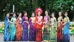 Ngày hội “Áo dài xuống phố” chào mừng Sea Games 31