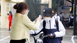 Chùm ảnh: Học sinh trở lại trường trong điều kiện phòng dịch nghiêm ngặt