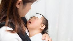 Báo ngay cho y tế khi trẻ em mắc COVID-19 có những dấu hiệu sau