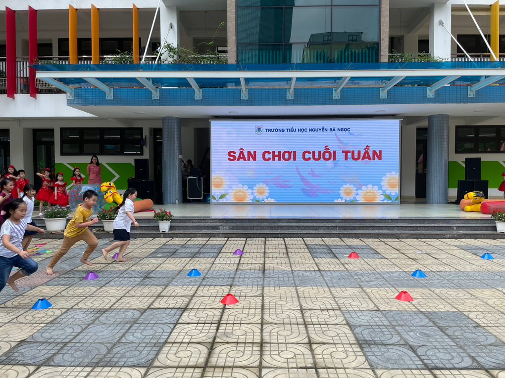 Học sinh trường Tiểu học Nguyễn Bá Ngọc hào hứng với “Sân chơi cuối tuần”