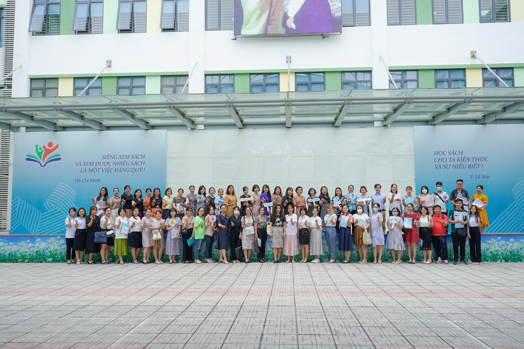 Cán bộ, giáo viên trường Tiểu học Nguyễn Bá Ngọc tham gia buổi tập huấn “Hướng dẫn trẻ em sử dụng mạng Internet an toàn và hiệu quả”