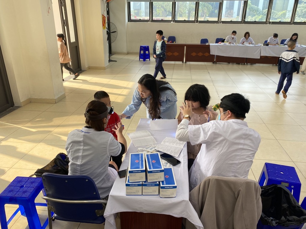 Trường Tiểu học Nguyễn Bá Ngọc tổ chức khám sức khỏe cho học sinh