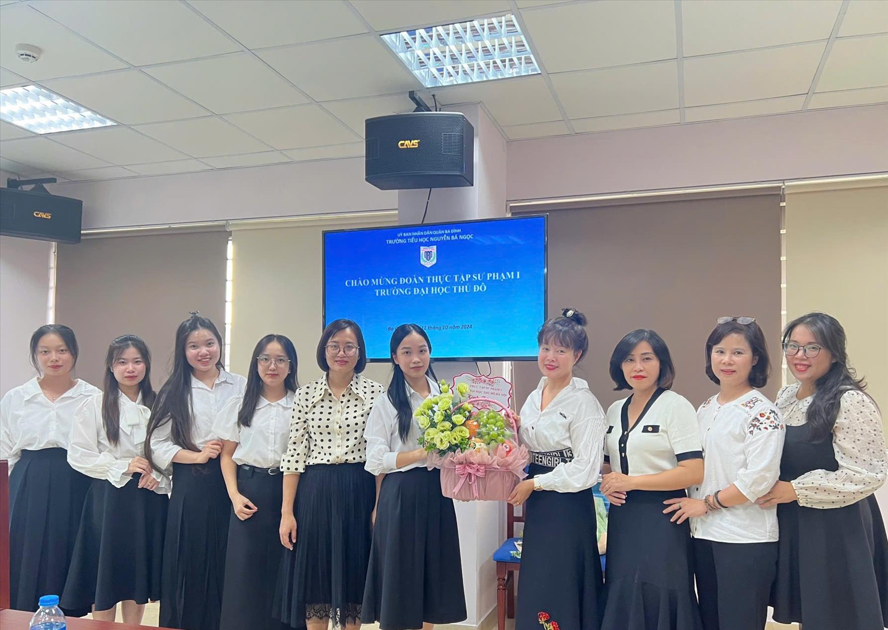 Trường Tiểu học Nguyễn Bá Ngọc chào đón đoàn giáo sinh thực tập trường Đại học Thủ đô Hà Nội