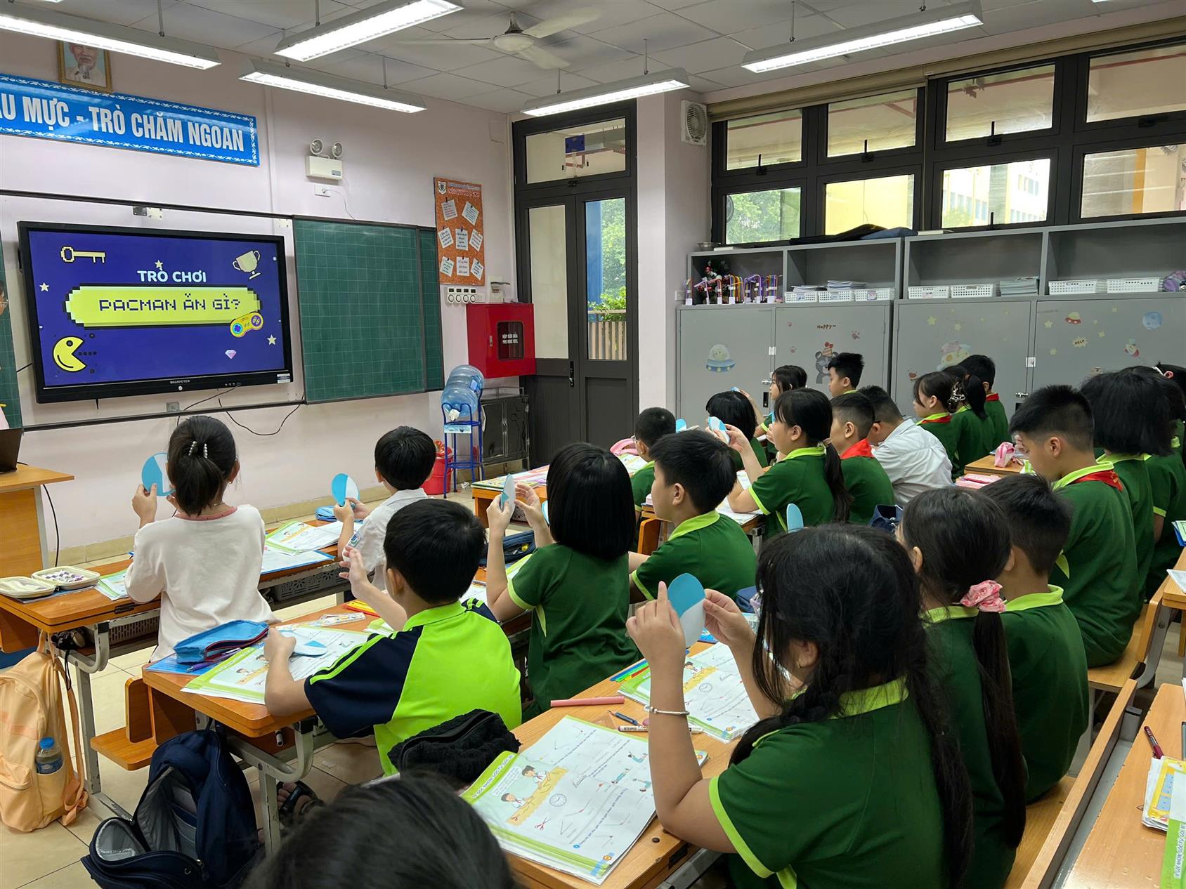 Khám phá thế giới hình học cùng lớp 4A4