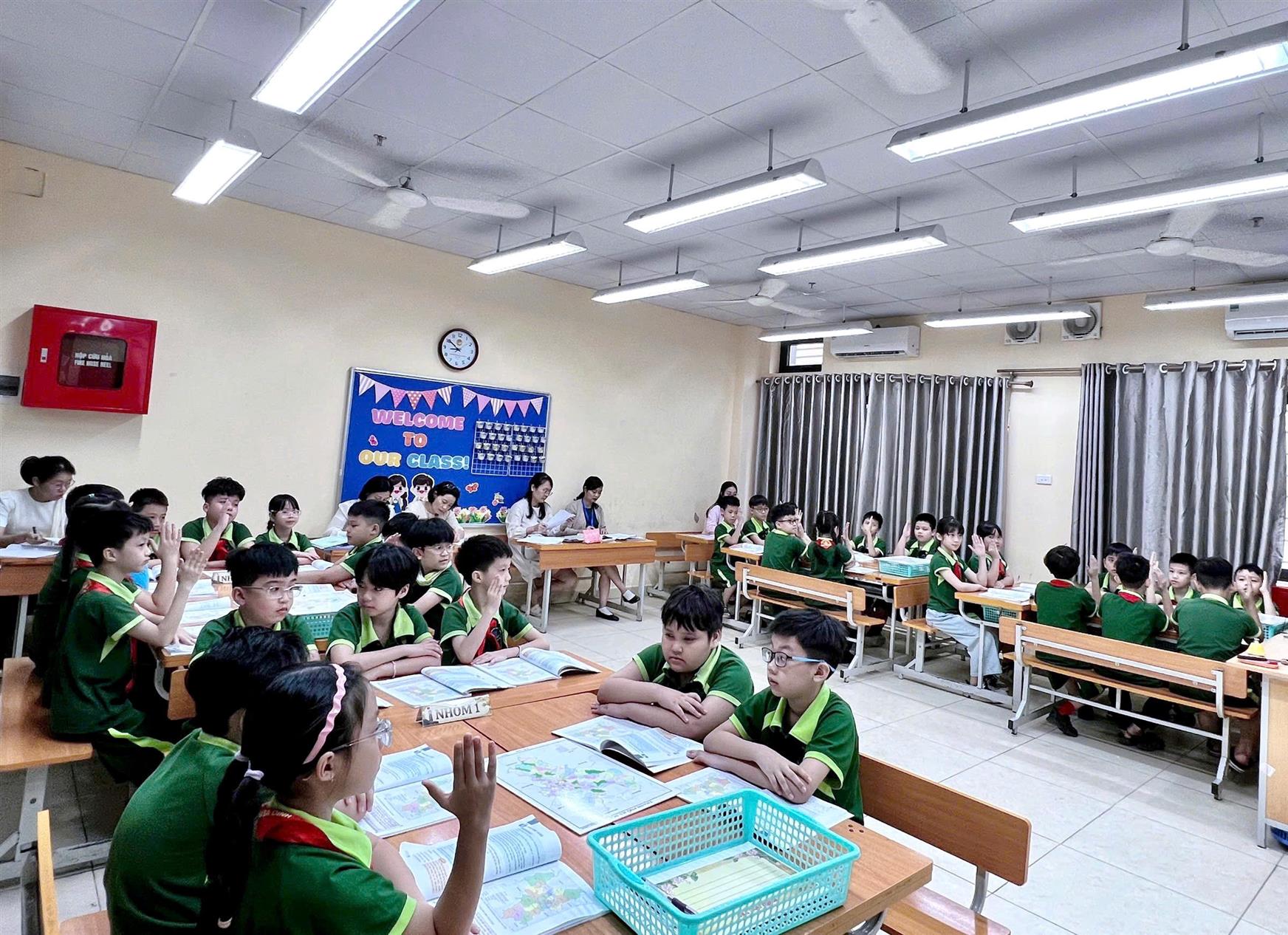 Đổi mới, sáng tạo trong tiết hội giảng môn Lịch sử và Địa lí lớp 4A2