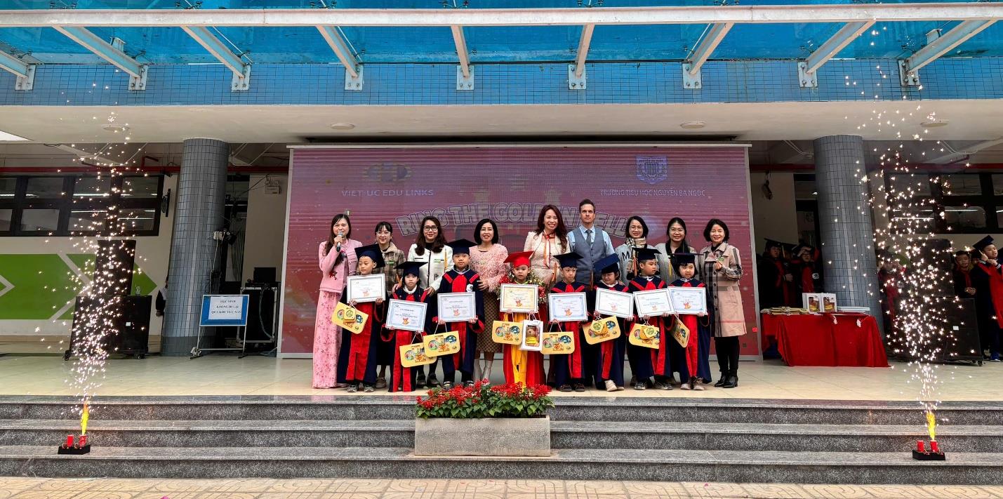 Học sinh khối 1, 2 trường Tiểu học Nguyễn Bá Ngọc hào hứng tham gia cuộc thi “Rung chuông vàng” môn Tiếng Anh