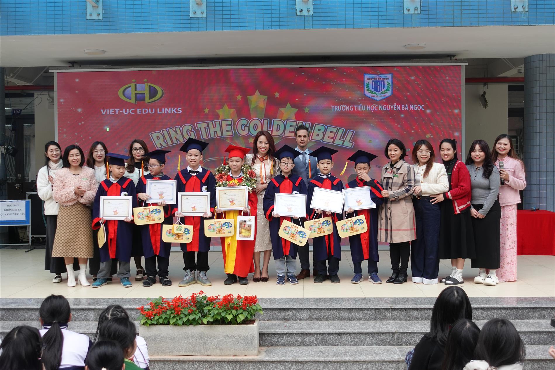 Sôi nổi cuộc thi “Rung chuông vàng Tiếng Anh” dành cho học sinh khối 5 Trường Tiểu học Nguyễn Bá Ngọc