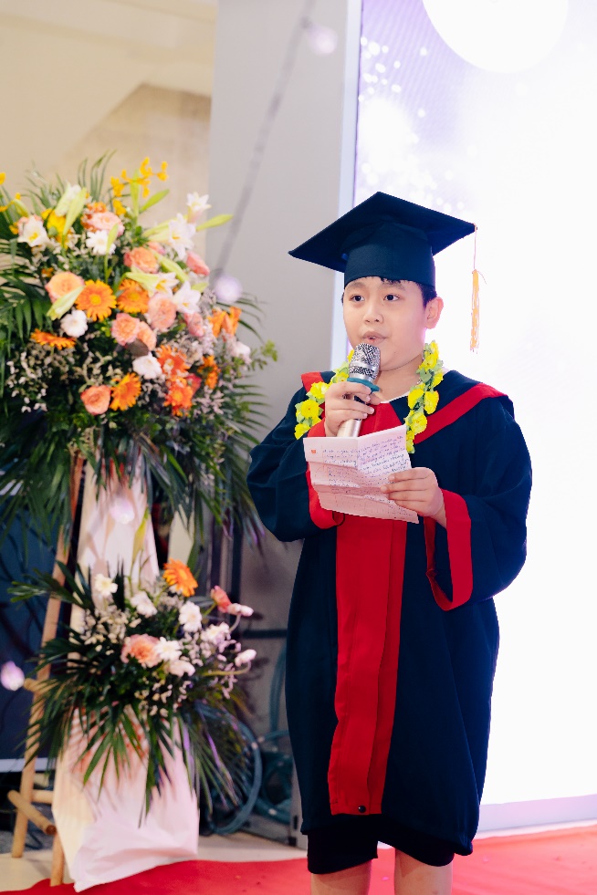 C:\Users\Admin\Downloads\Đông Quân Media 0969610877-Tổng kết lớp 5a1 Tiểu Học - Nguyễn Bá Ngọc\LEO00602.jpg