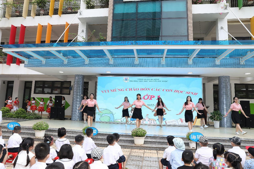 C:\Users\Admin\Downloads\Nguyễn Bá Ngọc đón hs lớp 1-20220802T165311Z-002\Nguyễn Bá Ngọc đón hs lớp 1\0H1A0342.JPG