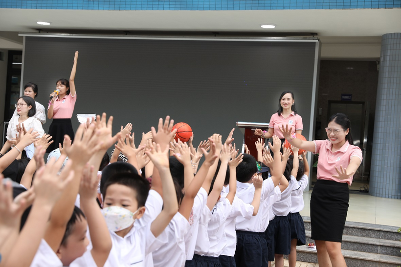 C:\Users\Admin\Downloads\Nguyễn Bá Ngọc đón hs lớp 1-20220802T165311Z-001\Nguyễn Bá Ngọc đón hs lớp 1\0H1A0415.JPG