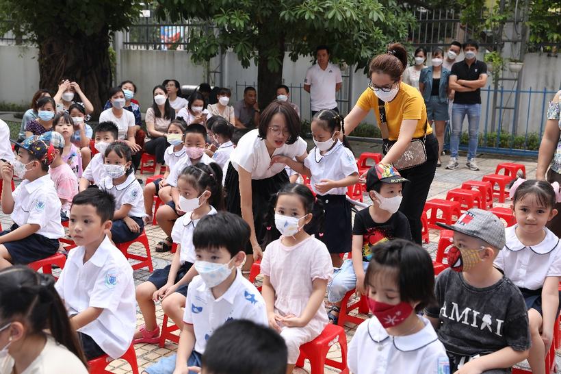 C:\Users\Admin\Downloads\Nguyễn Bá Ngọc đón hs lớp 1-20220802T165311Z-001\Nguyễn Bá Ngọc đón hs lớp 1\0H1A0295.JPG