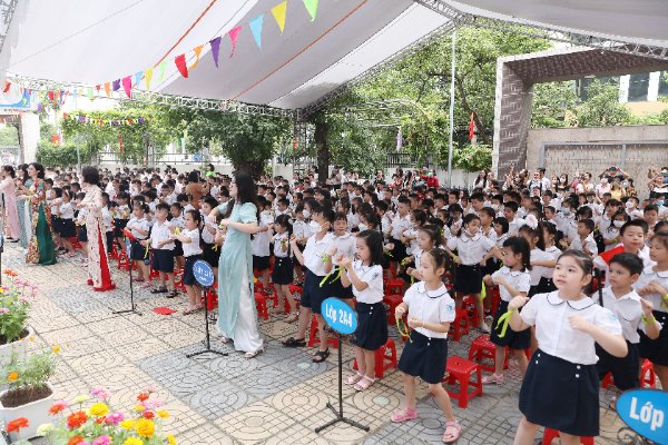 C:\Users\Admin\Desktop\NBN. Khai giảng 2022 - 2023\z3698751519178_087d295c4e9eadee62c70870ffe4674a.jpg