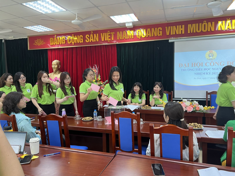 http://ad-c1nguyenbangoc.badinh.edu.vn/UploadFinder/images/z4188939399650_452ab39443940490db9c00e0c6e5f298.jpg