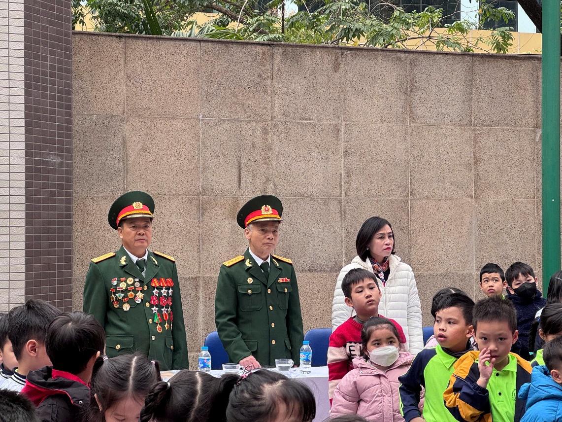 A group of people in military uniforms

Description automatically generated