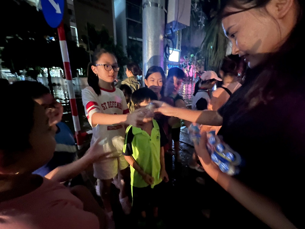 A group of people standing outside
AI-generated content may be incorrect.