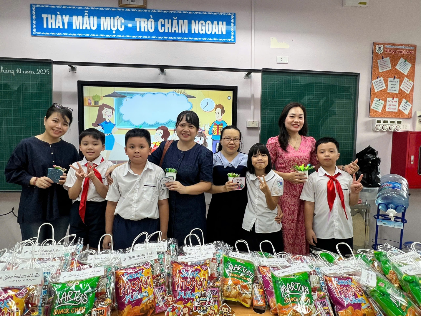 A group of people posing for a photo
AI-generated content may be incorrect.