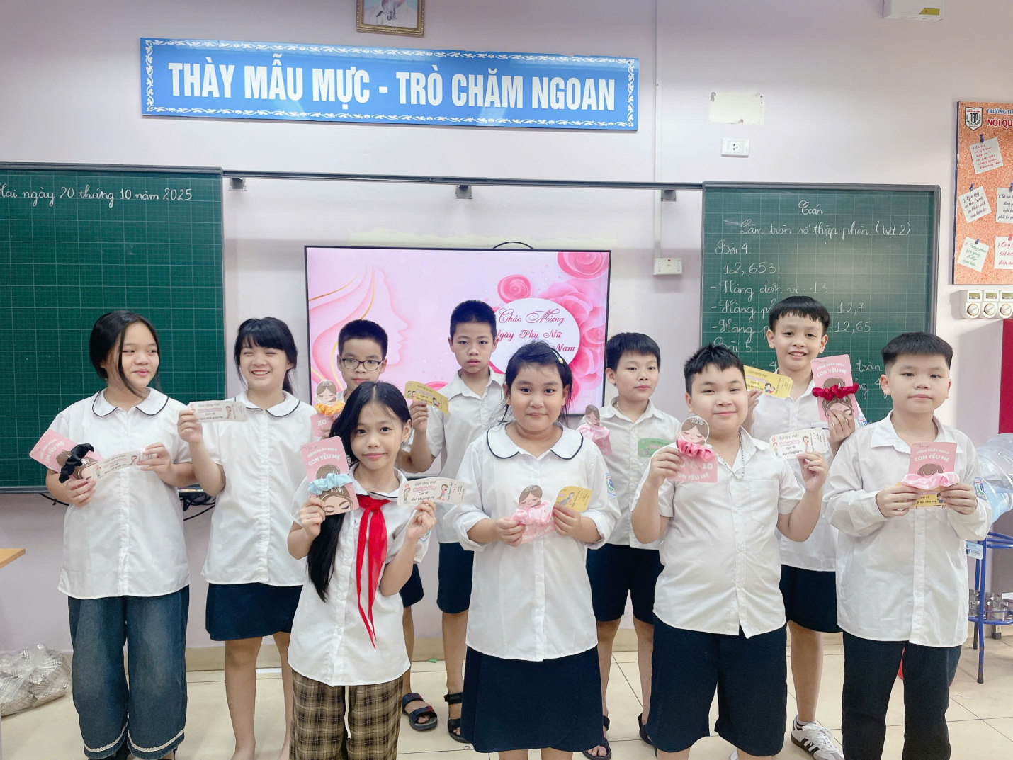 A group of children in a classroom
AI-generated content may be incorrect.