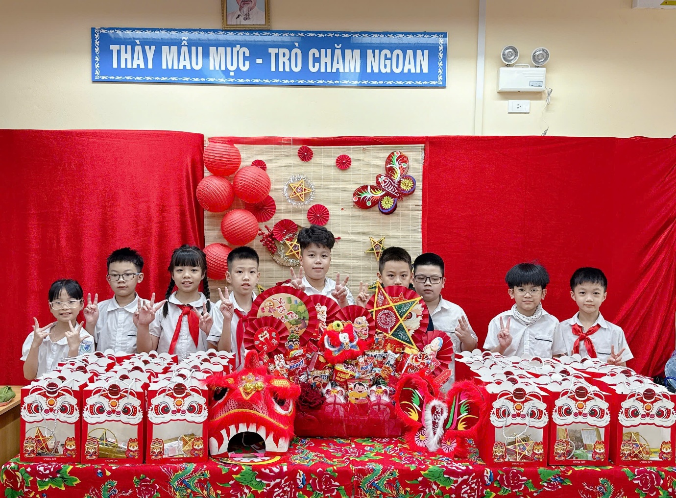 A group of children in a room with a table with decorations
AI-generated content may be incorrect.