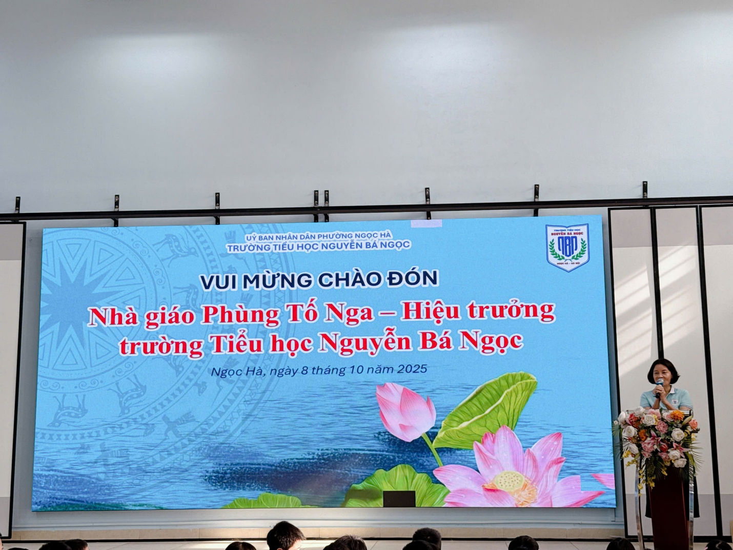 A large blue sign with red text
Description automatically generated