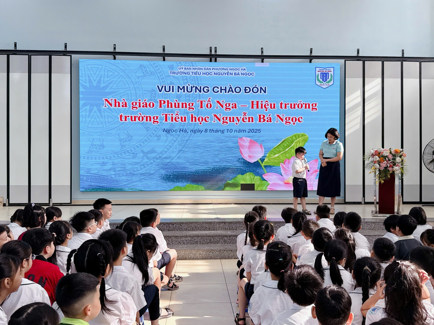 A group of children sitting on the floor
Description automatically generated