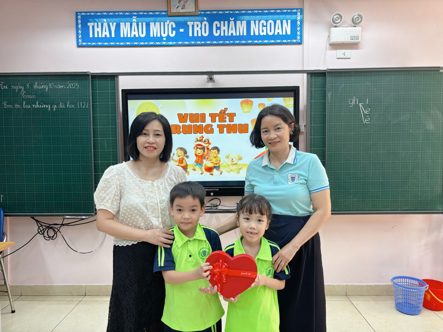 A group of people posing for a photo
Description automatically generated