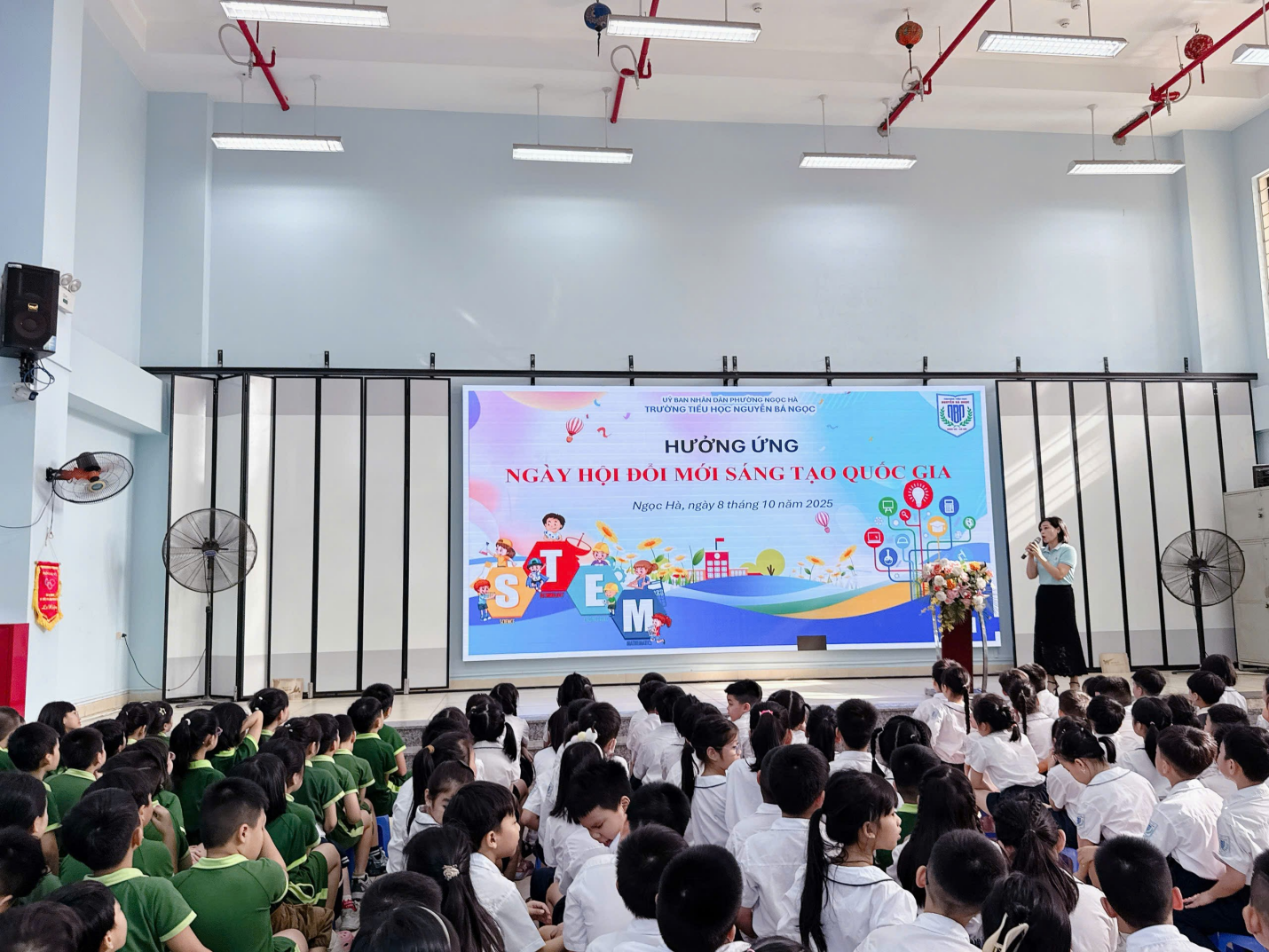 A group of children in a classroom
AI-generated content may be incorrect.