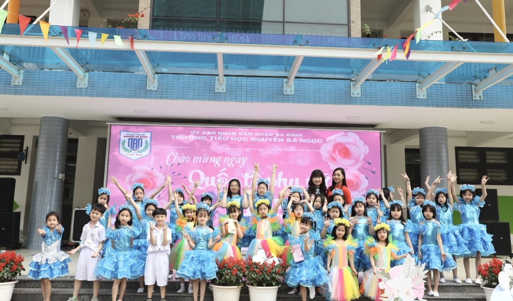 Tiết mục hát múa "Ước mơ xanh" chào mừng ngày Quốc tế Phụ nữ 8/3