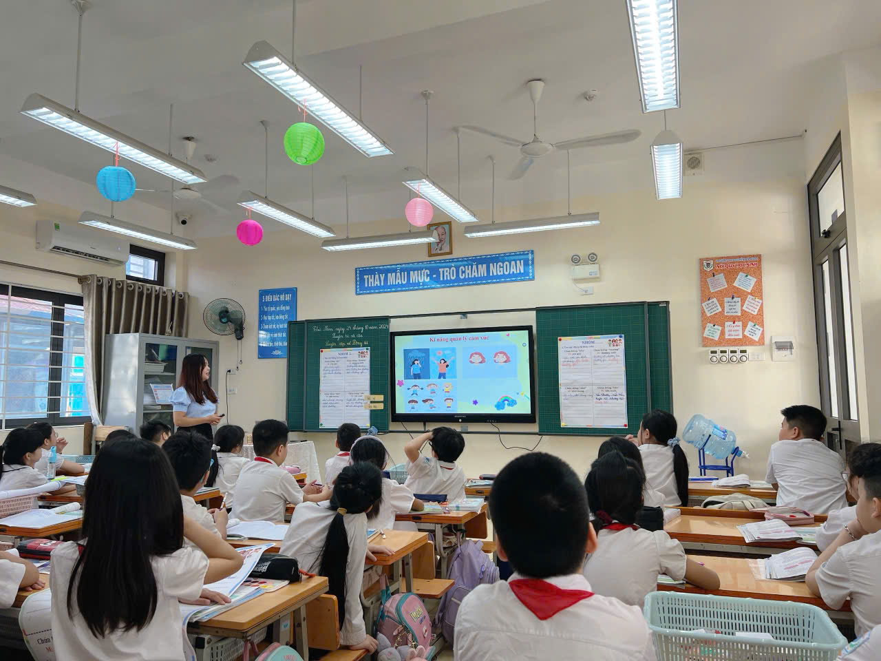 Học sinh lớp 4A4 hào hứng trong tiết học Tiếng Việt