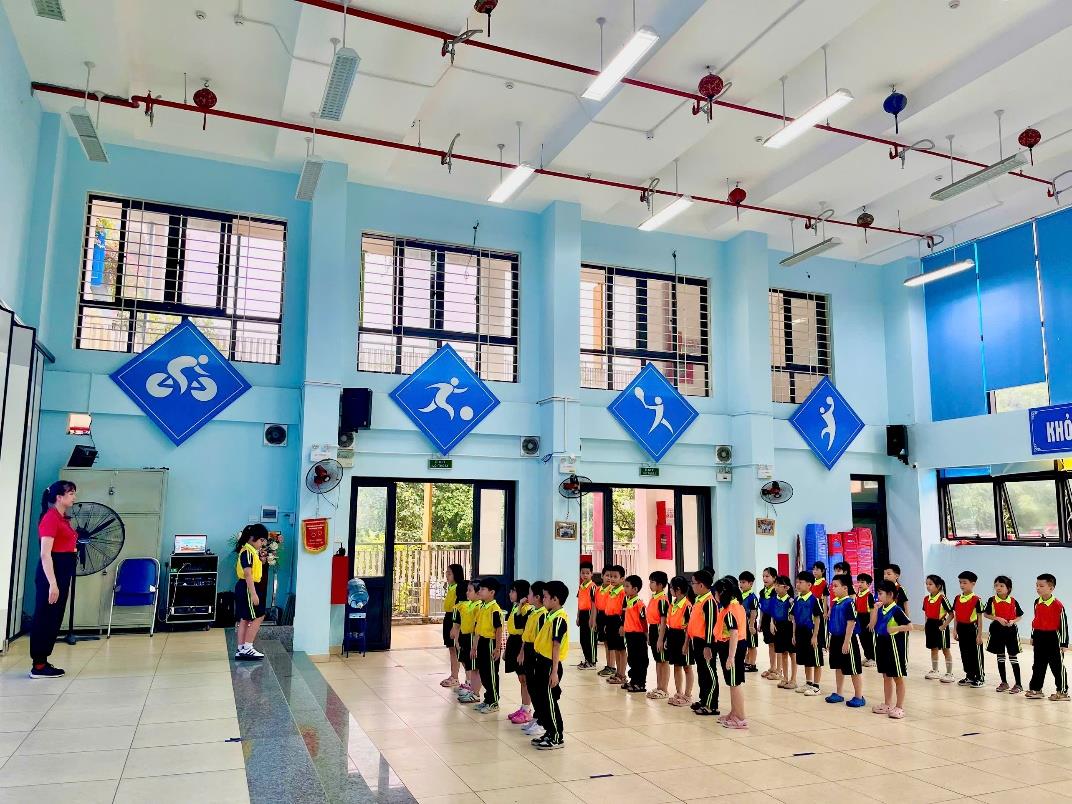 Sôi nổi tiết hội giảng giáo dục thể chất lớp 2A3