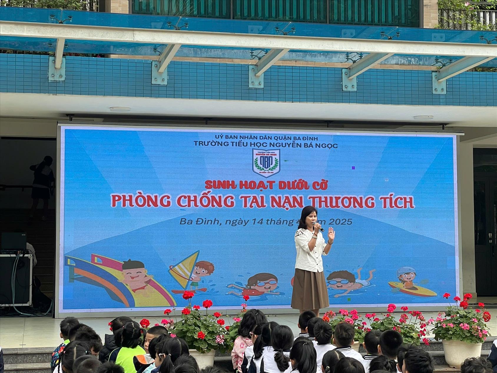 Sinh hoạt dưới cờ với chủ đề “Phòng chống tai nạn thương tích”