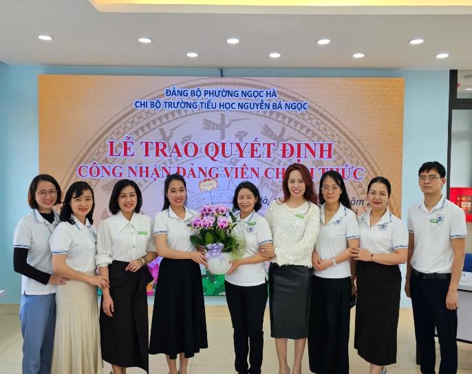 Lễ trao quyết định công nhận đảng viên chính thức