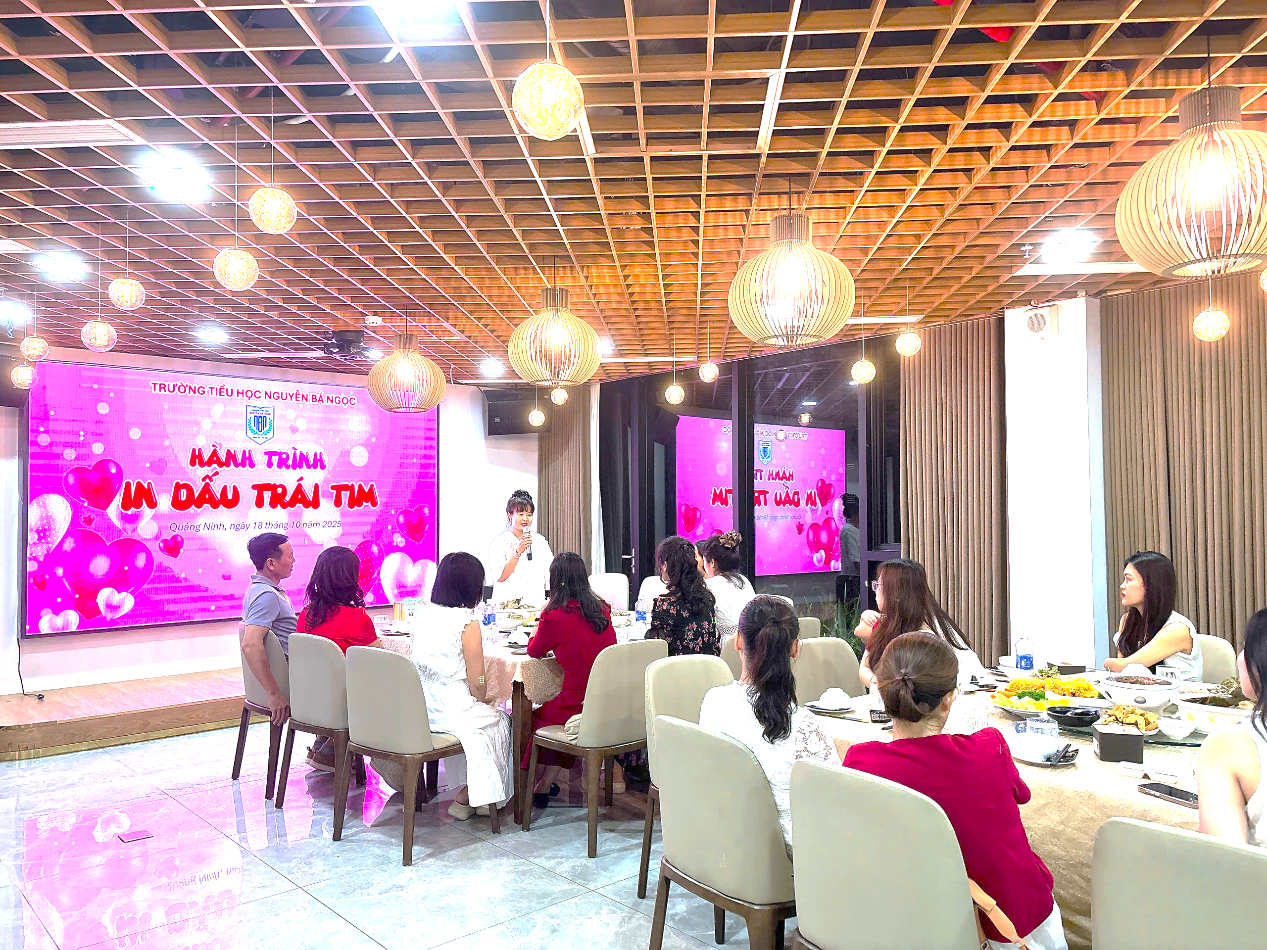 A group of people sitting at a table
AI-generated content may be incorrect.