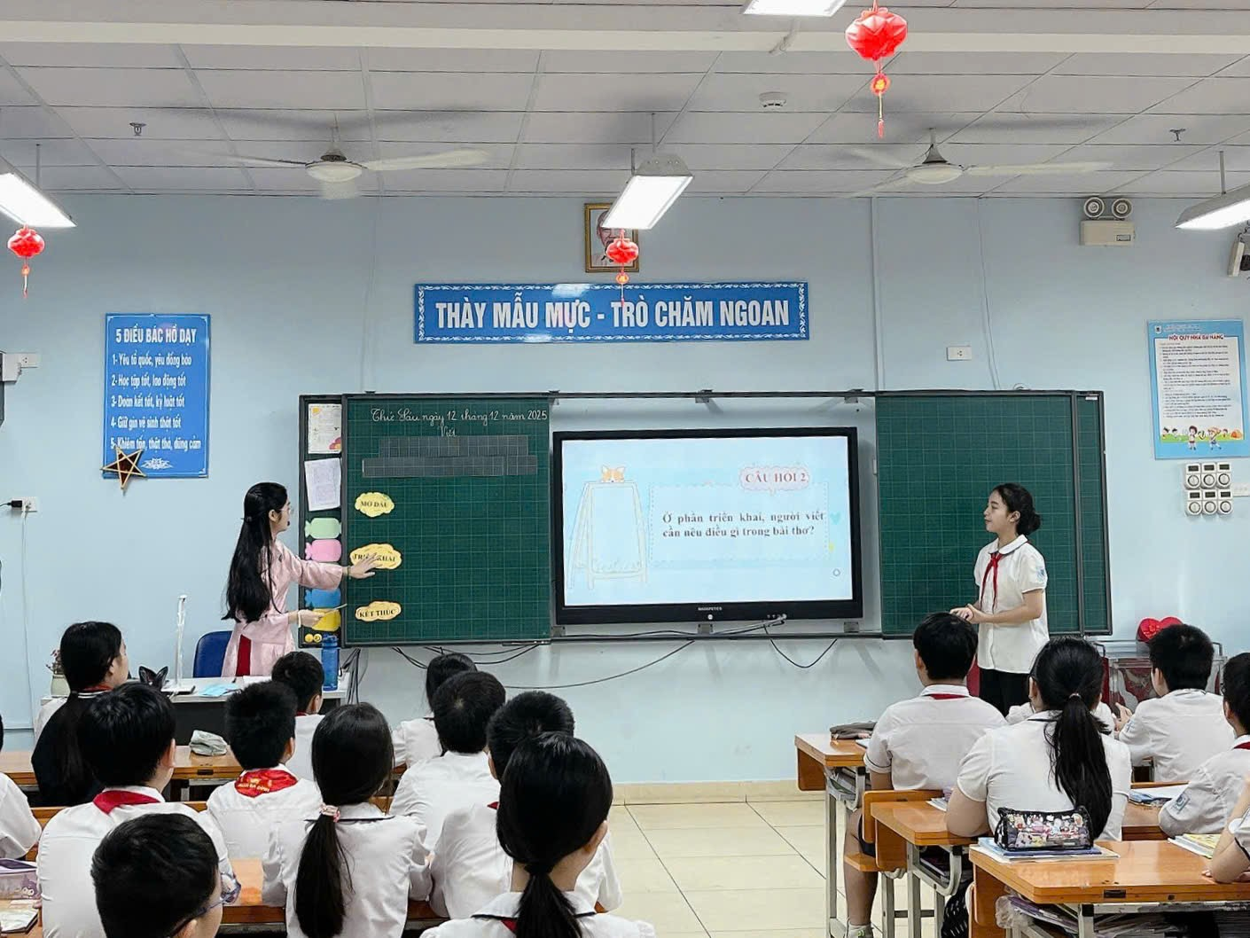 A group of people in a classroom
AI-generated content may be incorrect.