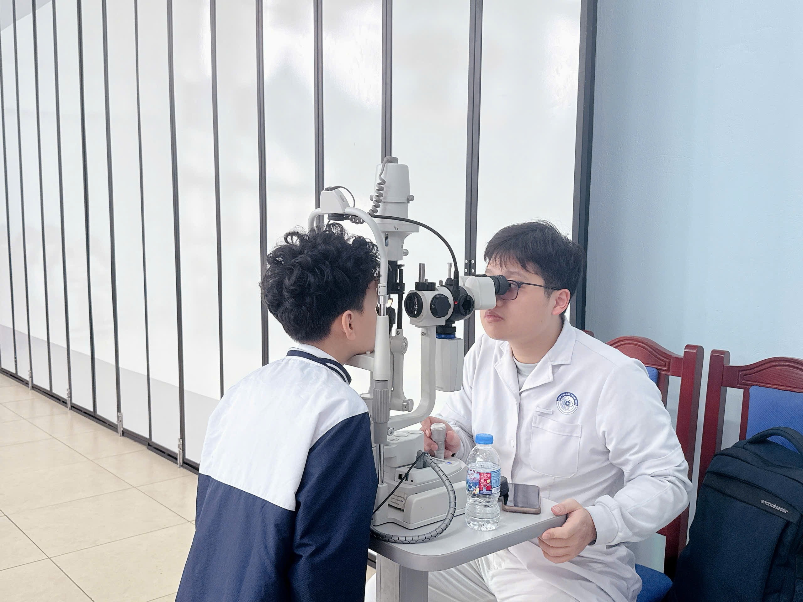 Ảnh có chứa trang phục, người, đàn ông, Công việc

Nội dung do AI tạo ra có thể không chính xác.