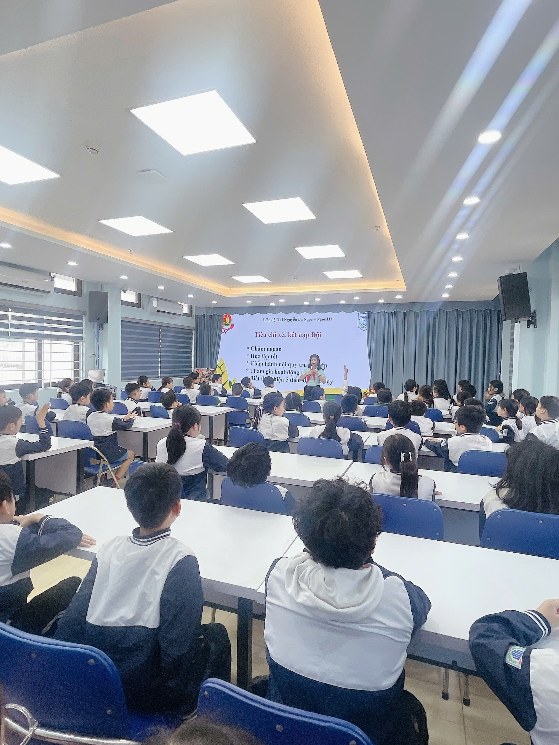 A group of people sitting at desks in a classroom

AI-generated content may be incorrect.