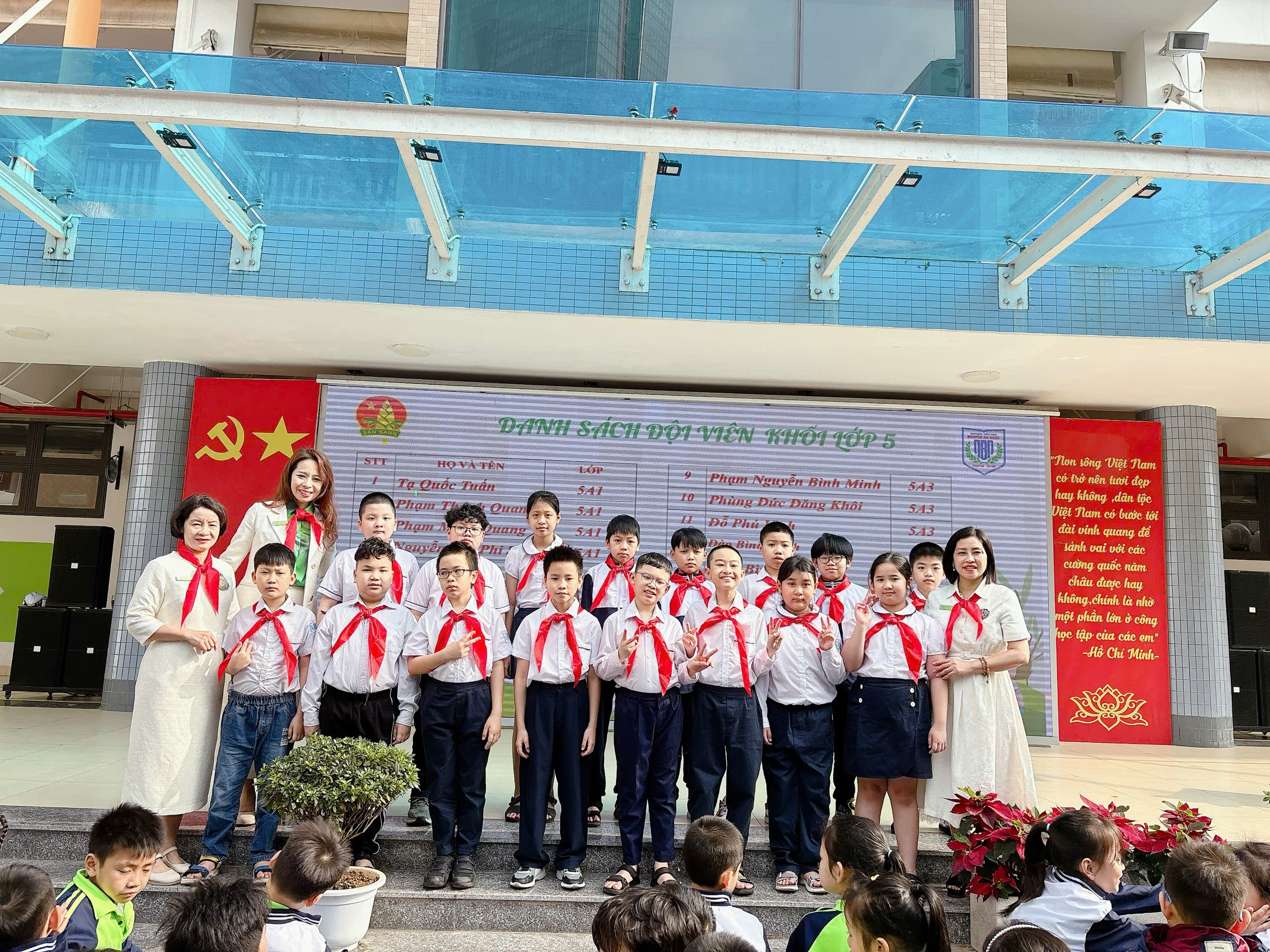 A group of children in uniform
AI-generated content may be incorrect.