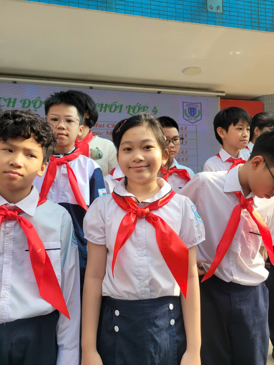 Ảnh có chứa trang phục, người, Mặt người, cô gái

Mô tả được tạo tự động